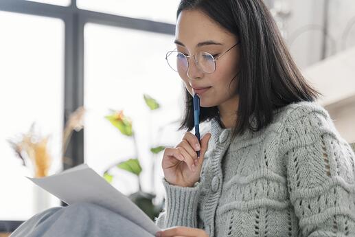 portrait-woman-writing-letter